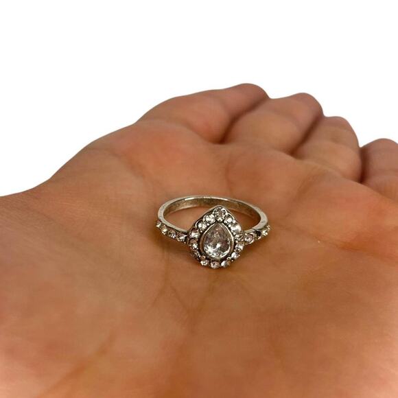 Vintage Silver Teardrop Halo Ring - Picture 3 of 6